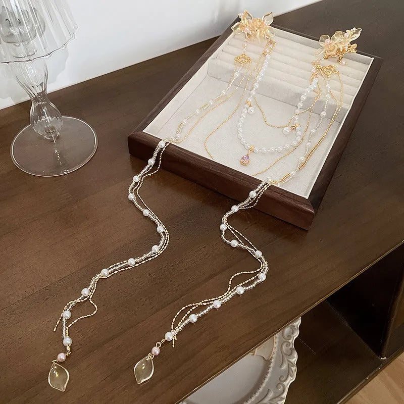 Gold grip women's hairpin with pearl and diamond flower design and long tassel decorations