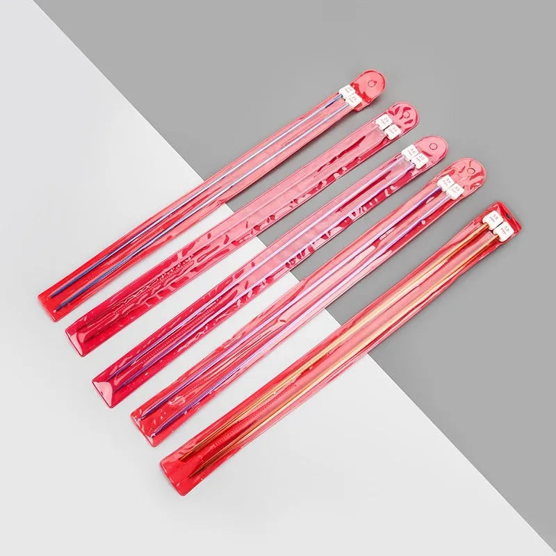 A set of 28 crochet hooks with protective caps, organised by size from 2.0mm to 10.0mm.