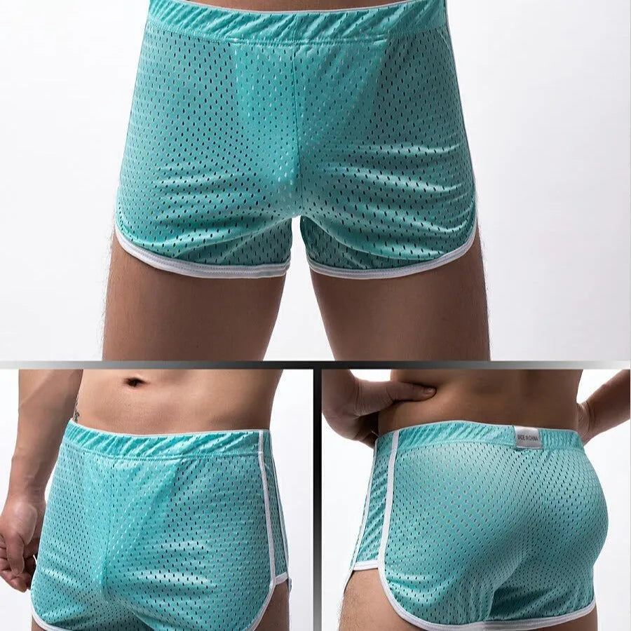 Men's breathable three-point boxer shorts in cotton blend fabric on a mid-waist mannequin