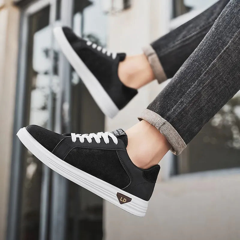 Men's black snake-pattern PU casual low-top sneakers with round toe and rubber sole