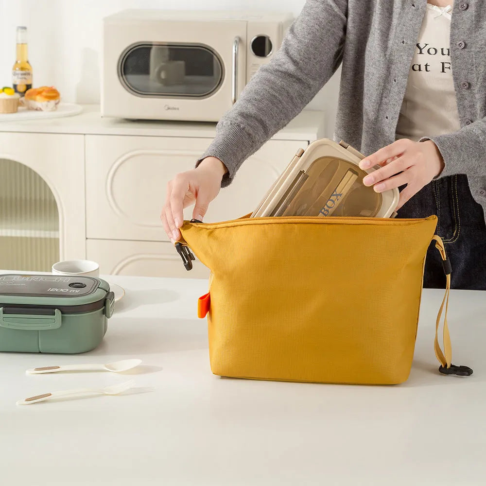 Japanese-style insulated storage bag in Oxford cloth with thermal function for lunch boxes and snacks