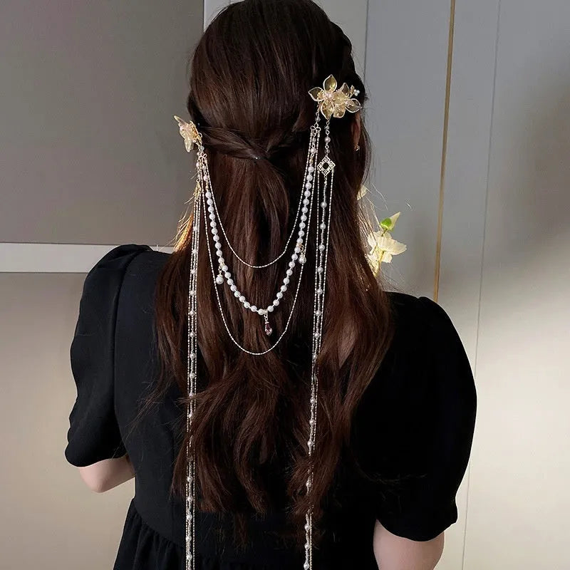 Gold grip women's hairpin with pearl and diamond flower design and long tassel decorations