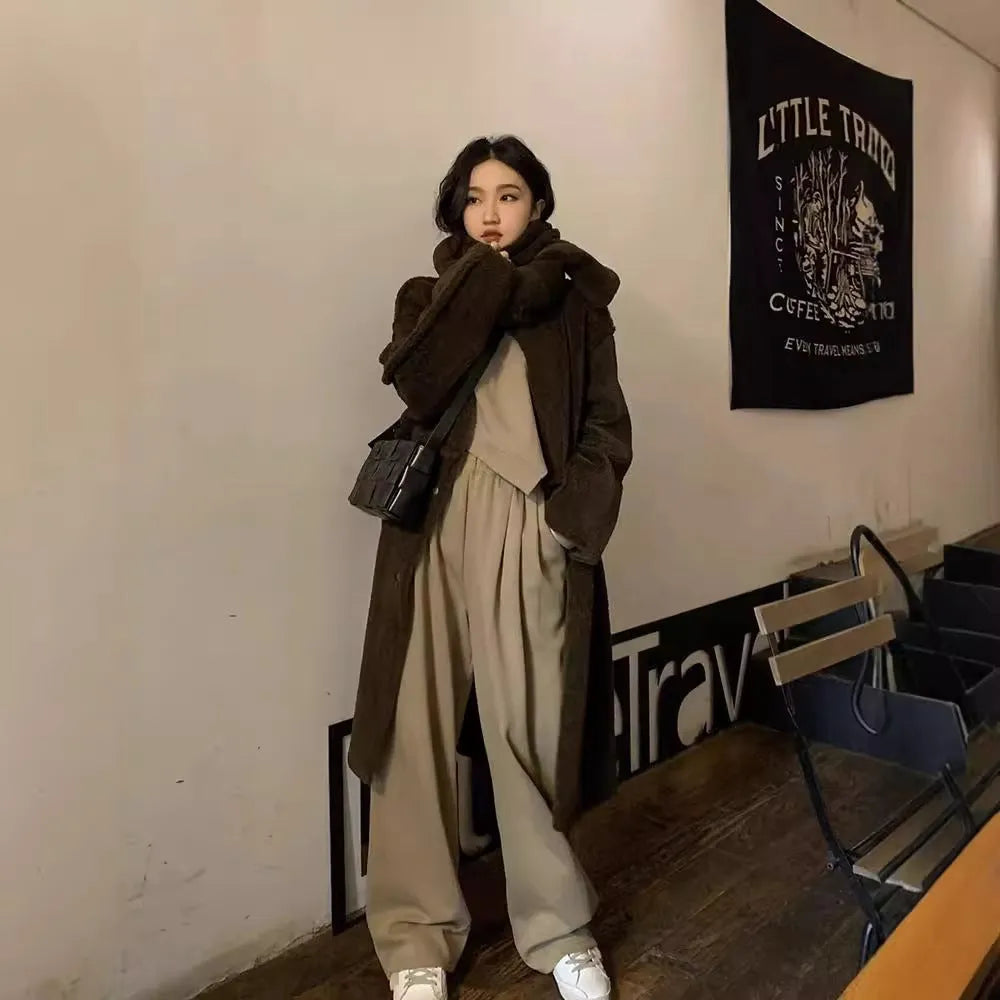 Women's loose-fit casual sports suit in khaki, featuring a long-sleeve top and matching trousers.
