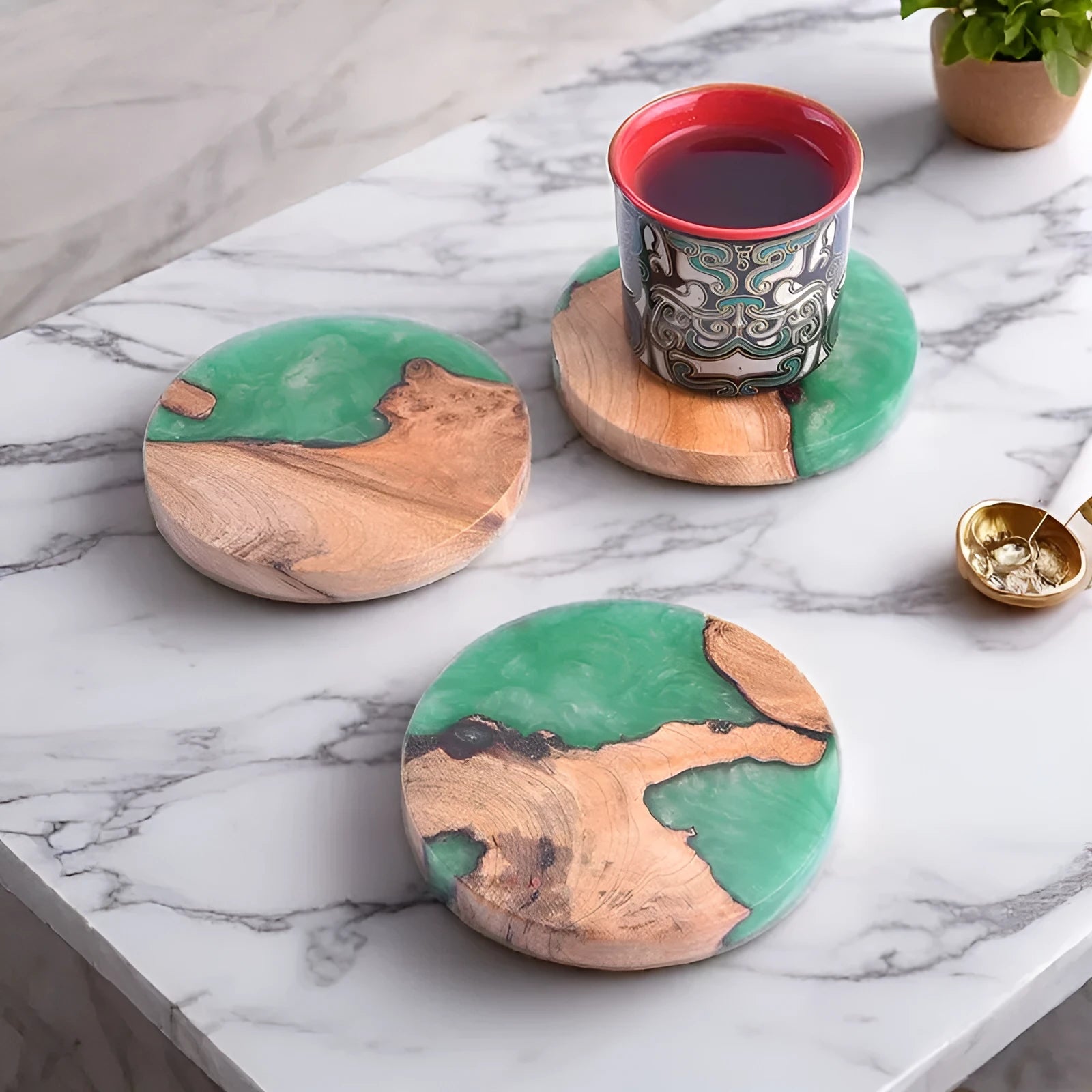 Wooden Kung Fu tea coasters in green and black colours with round and square shapes