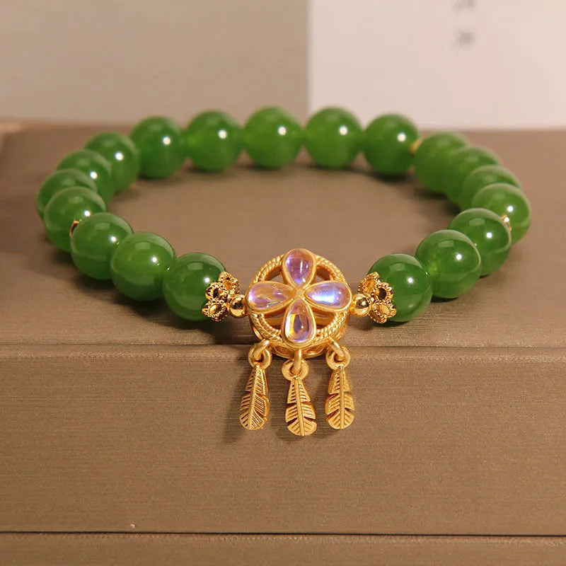 Green jasper crystal bracelet for women with a four-leaf clover dream catcher pendant.
