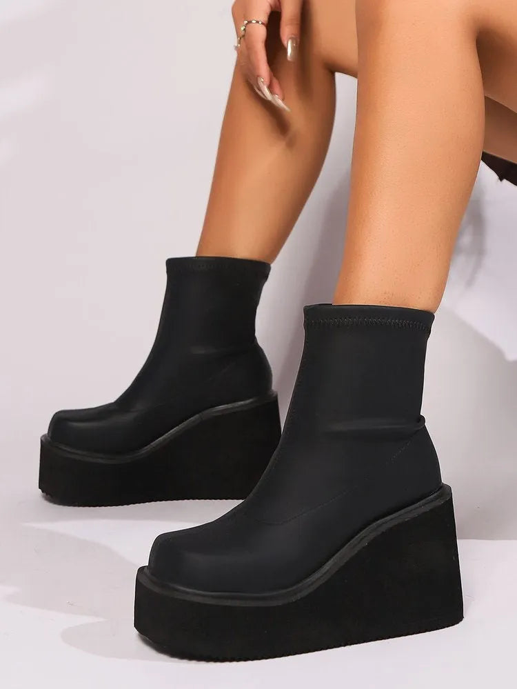 Plus size women's wedge heel boots with cotton lining and artificial PU upper in black leather
