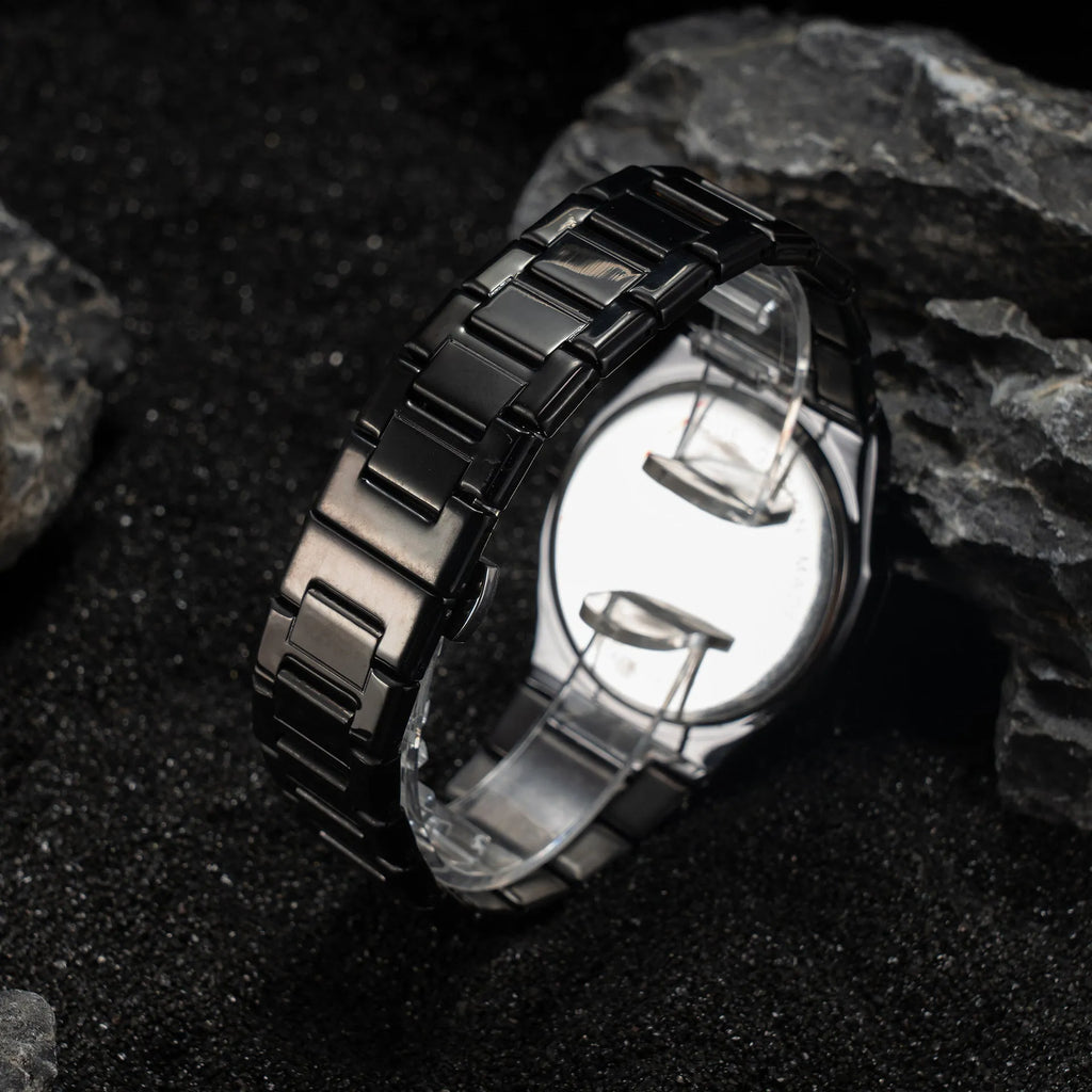 Business casual men's watch with stainless steel belt and black dial