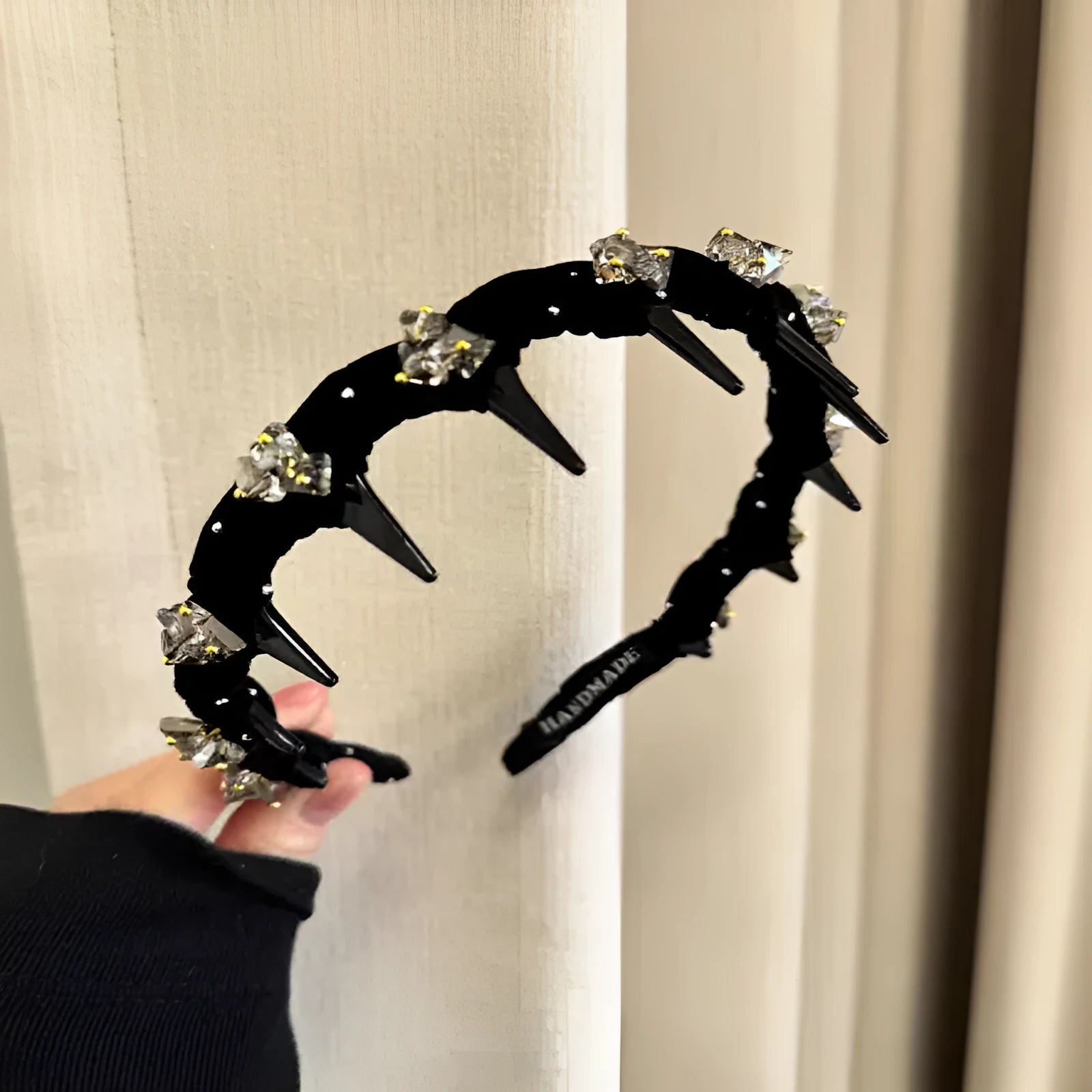 Black hand-beaded velvet crystal wave hair pressing non-slip hair band