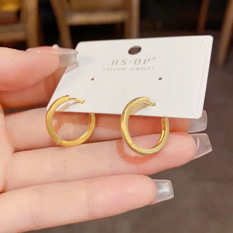 Gold-plated geometric round eyelet ear clips for women