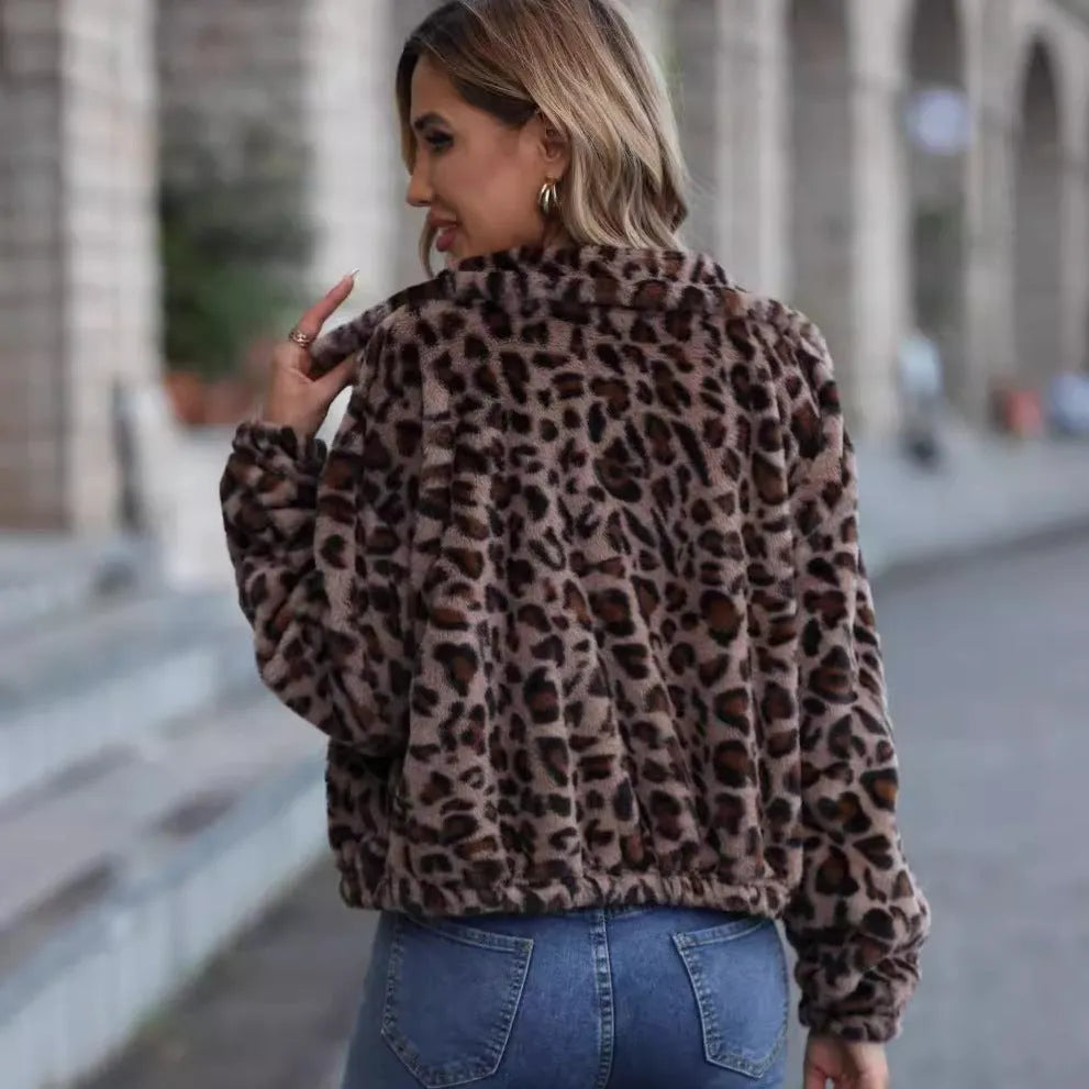 Women's loose leopard print plush coat with zipper front and raglan sleeves