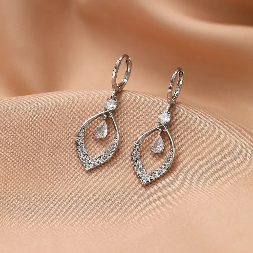 A pair of teardrop-shaped zircon water drop tassel earrings with gold-coloured buckles.
