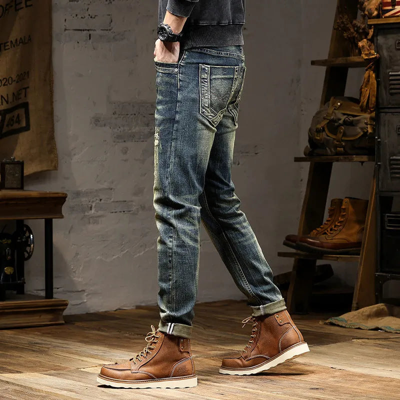 Men's skinny jeans in nostalgic retro colour with zip fly opening and stretch cotton denim fabric