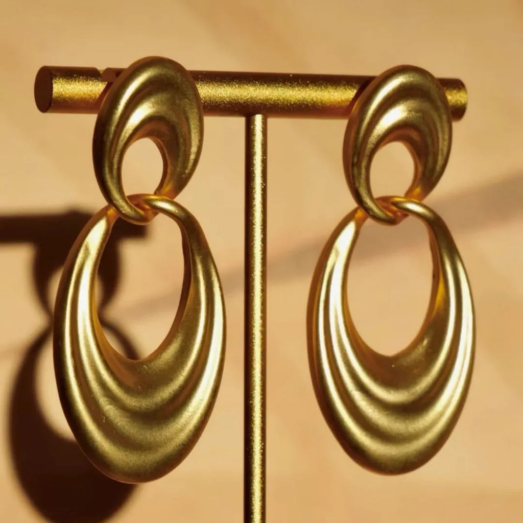 French retro gold double circle earrings with U-shaped design in quicksand colour