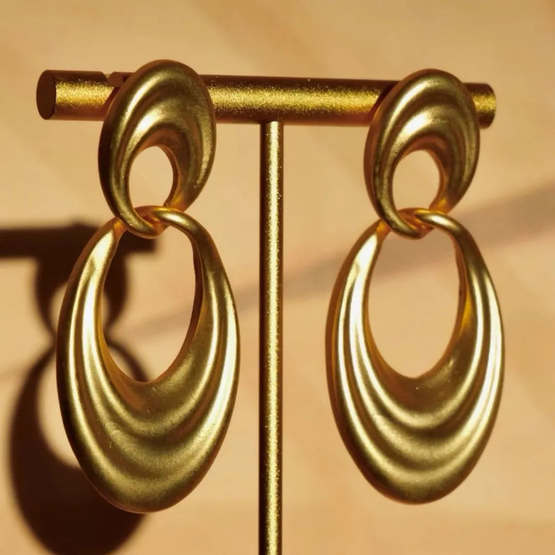 French retro gold double circle earrings with U-shaped design in quicksand colour
