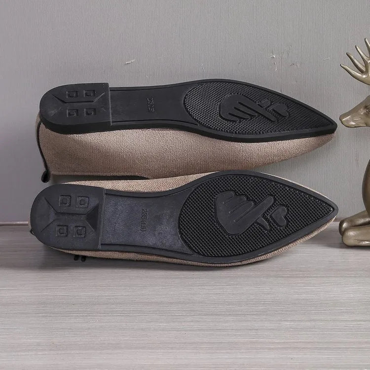 Beige leopard print plus-size women's pumps with pointed toe design on rubber sole
