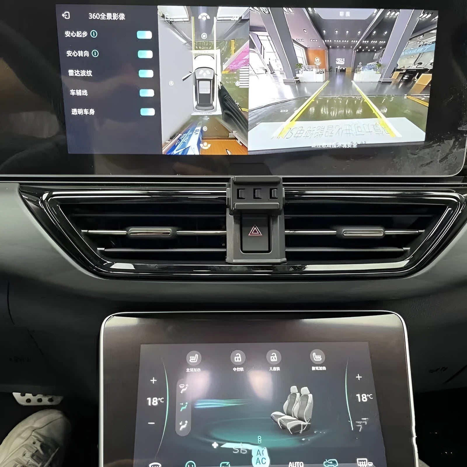 Goodway dashboard car phone holder with 360-degree rotation mounted in vehicle