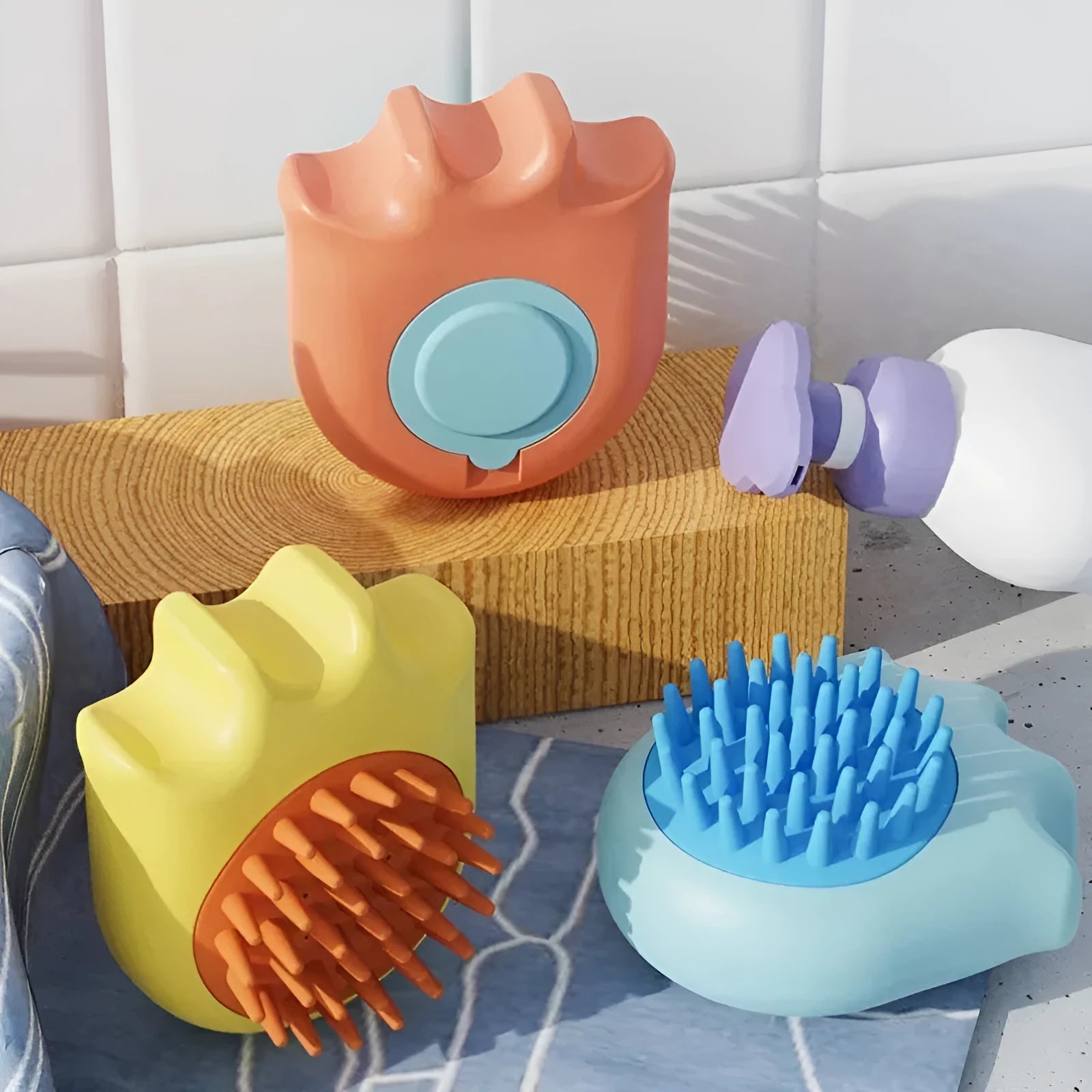 Blue pet bath brush and massage comb with a built-in shampoo box for washing dogs and cats.