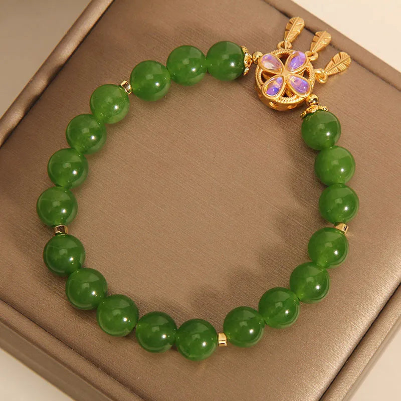 Green jasper crystal bracelet for women with a four-leaf clover dream catcher pendant.