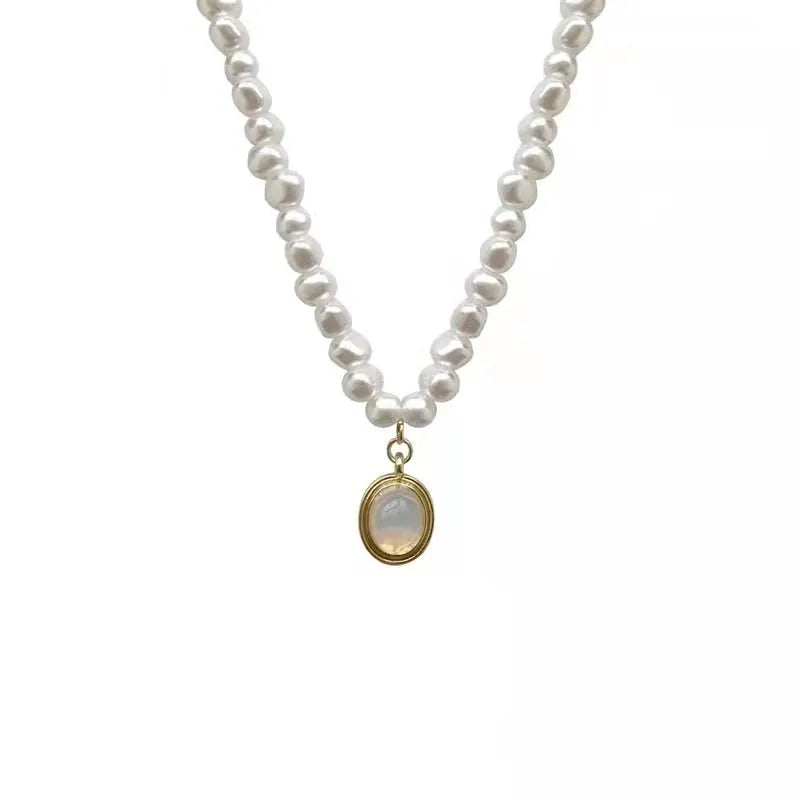 Adjustable vintage pearl necklace with geometry pendant on electroplated alloy chain