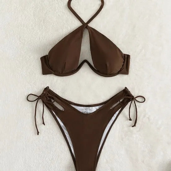 Women's halter neck bikini swimsuit in solid colour with backless briefs design