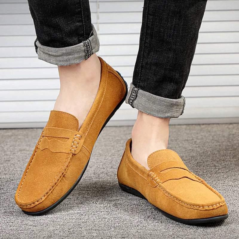 Men's solid colour suede cowhide loafers with rubber sole and round toe design