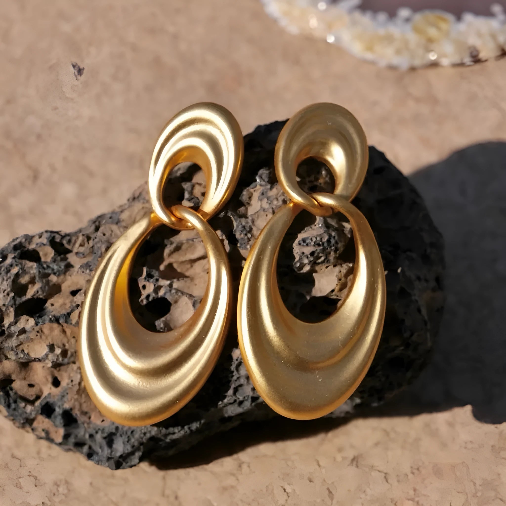 French retro gold double circle earrings with U-shaped design in quicksand colour