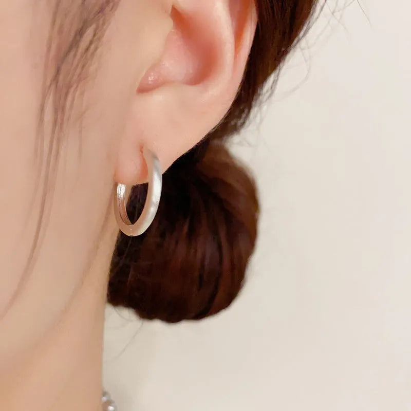 Gold-plated geometric round eyelet ear clips for women