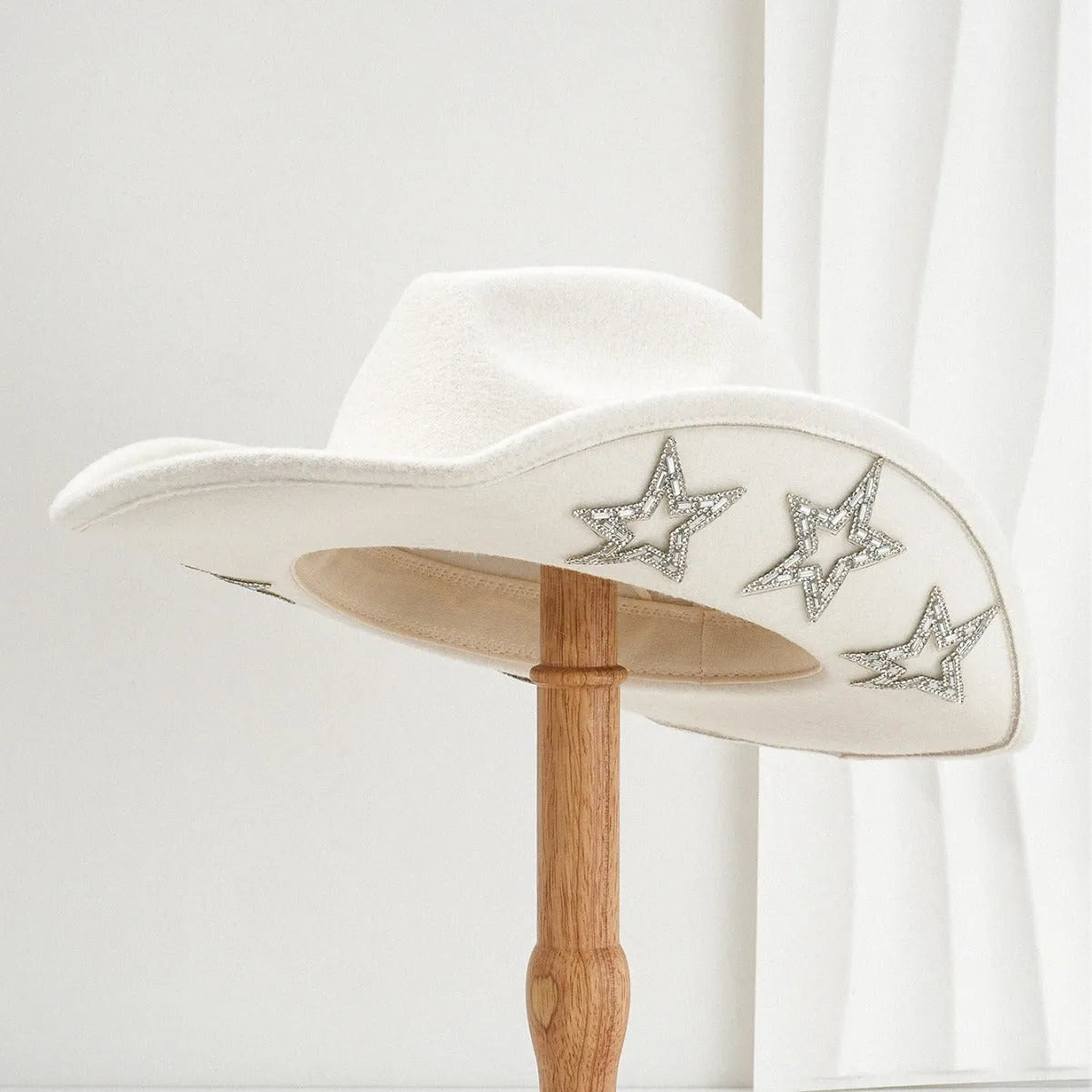 Western denim top hat in polyester woolen felt with conical crown and hexagonal star decoration