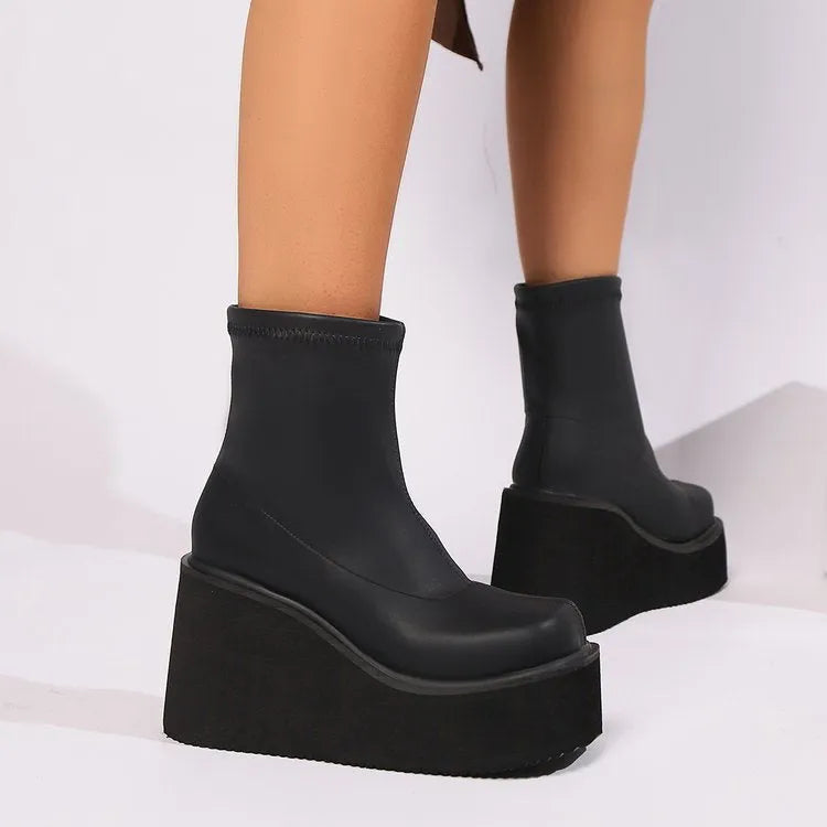 Plus size women's wedge heel boots with cotton lining and artificial PU upper in black leather
