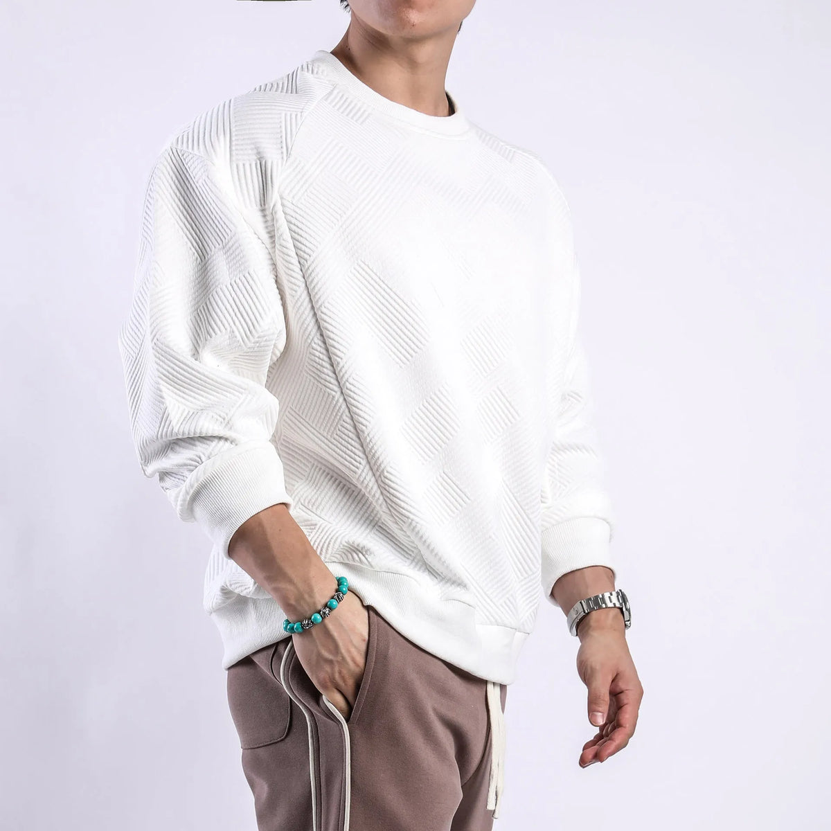 Men's twill jacquard long-sleeved loose fit sweater in army green colour with round neck