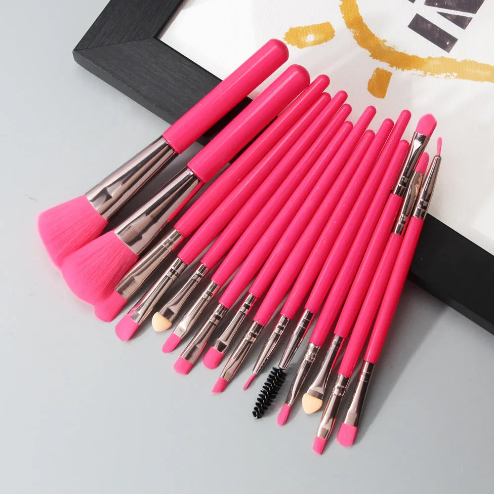 18-piece makeup brush set showing various brush types including fan-shaped brushes for contouring