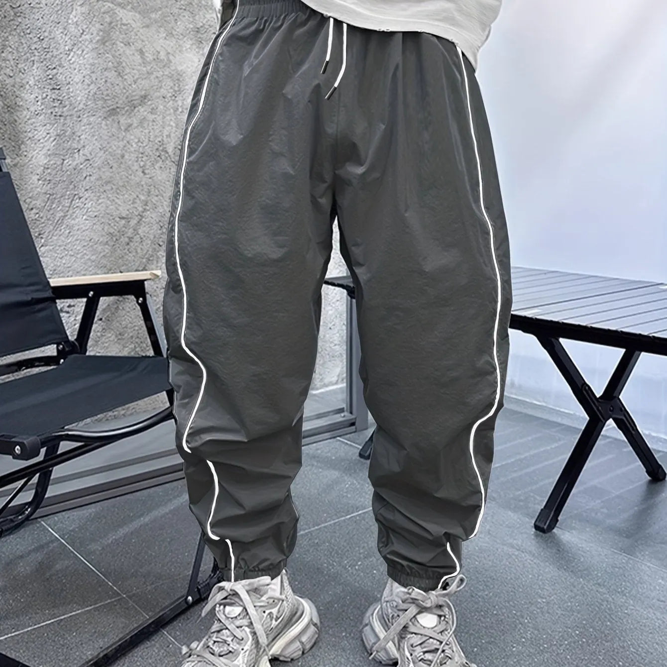 Men's bamboo fibre casual sports trousers in loose style with cropped length and high elasticity