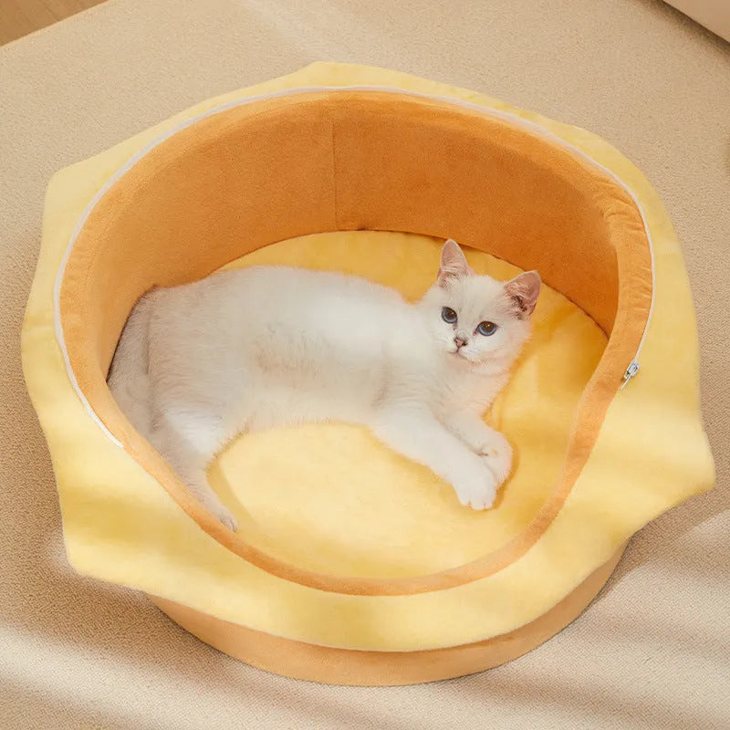 Medium-sized cat kennel with removable roof panel and waterproof base for indoor and outdoor use