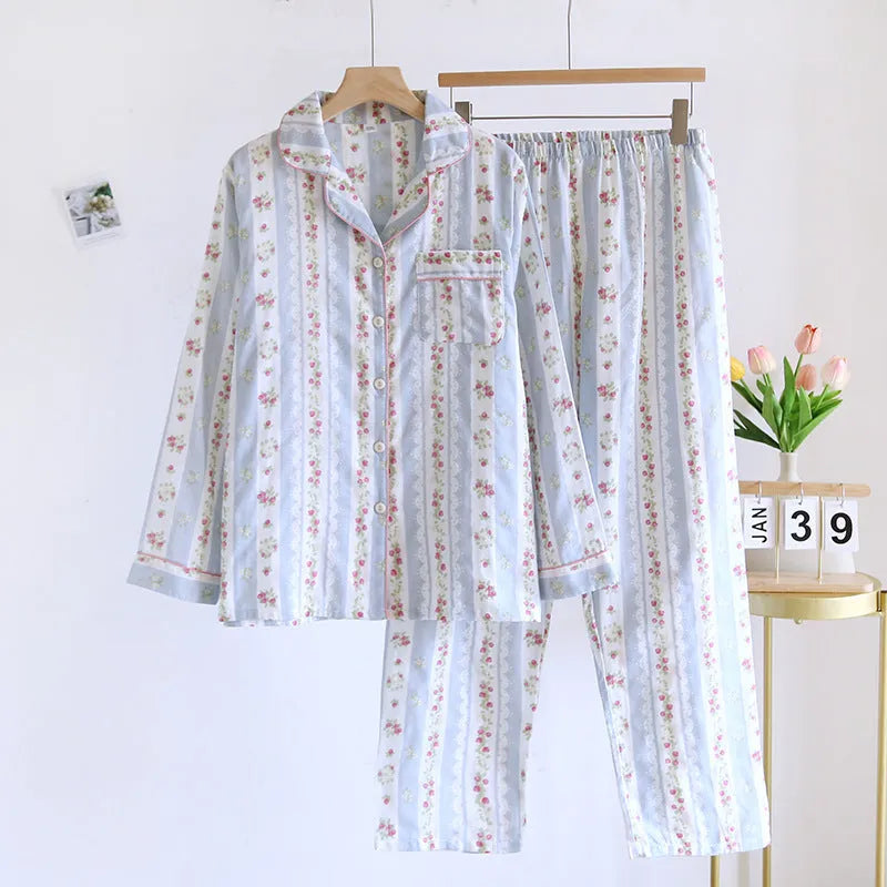 Ladies' cotton gauze homewear set with long sleeves and trousers in red fruit pattern
