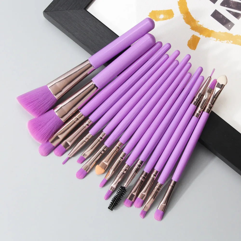 18-piece makeup brush set showing various brush types including fan-shaped brushes for contouring