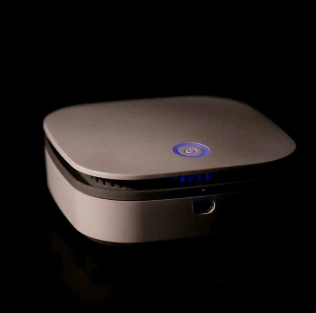 White USB car air purifier with negative ion technology and composite filter