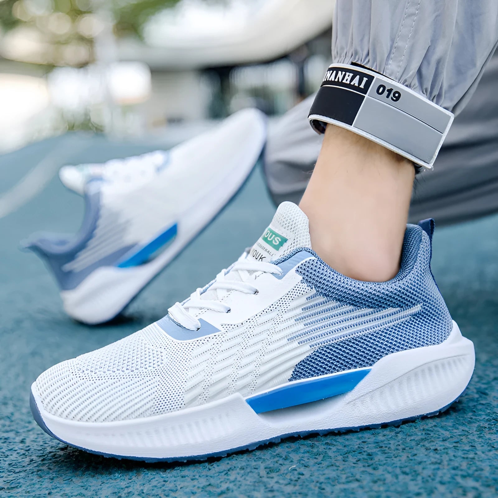 Men's blue casual mesh sports shoes with round toe and plastic sole, shown on a white background.