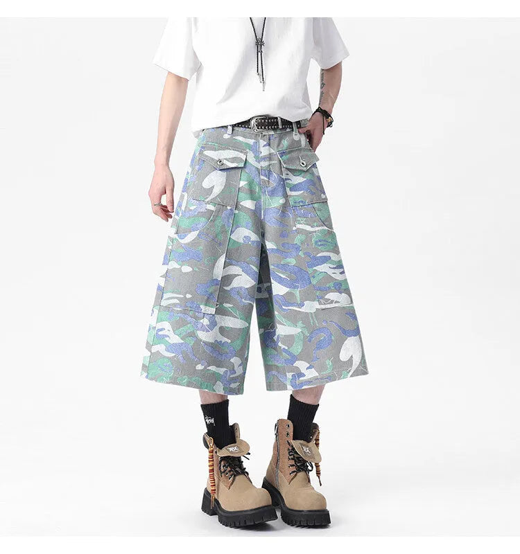 Camouflage cropped denim work trousers with cargo pockets and straight cut