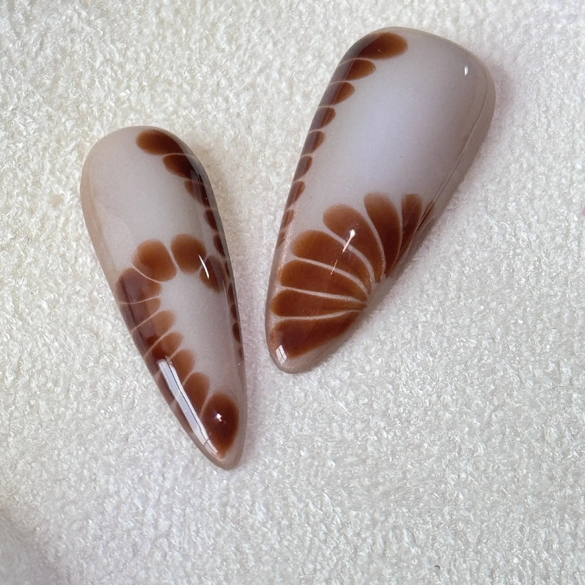 Set of 10 leopard print false nails with cross and flower patterns in XS, S, M, L sizes