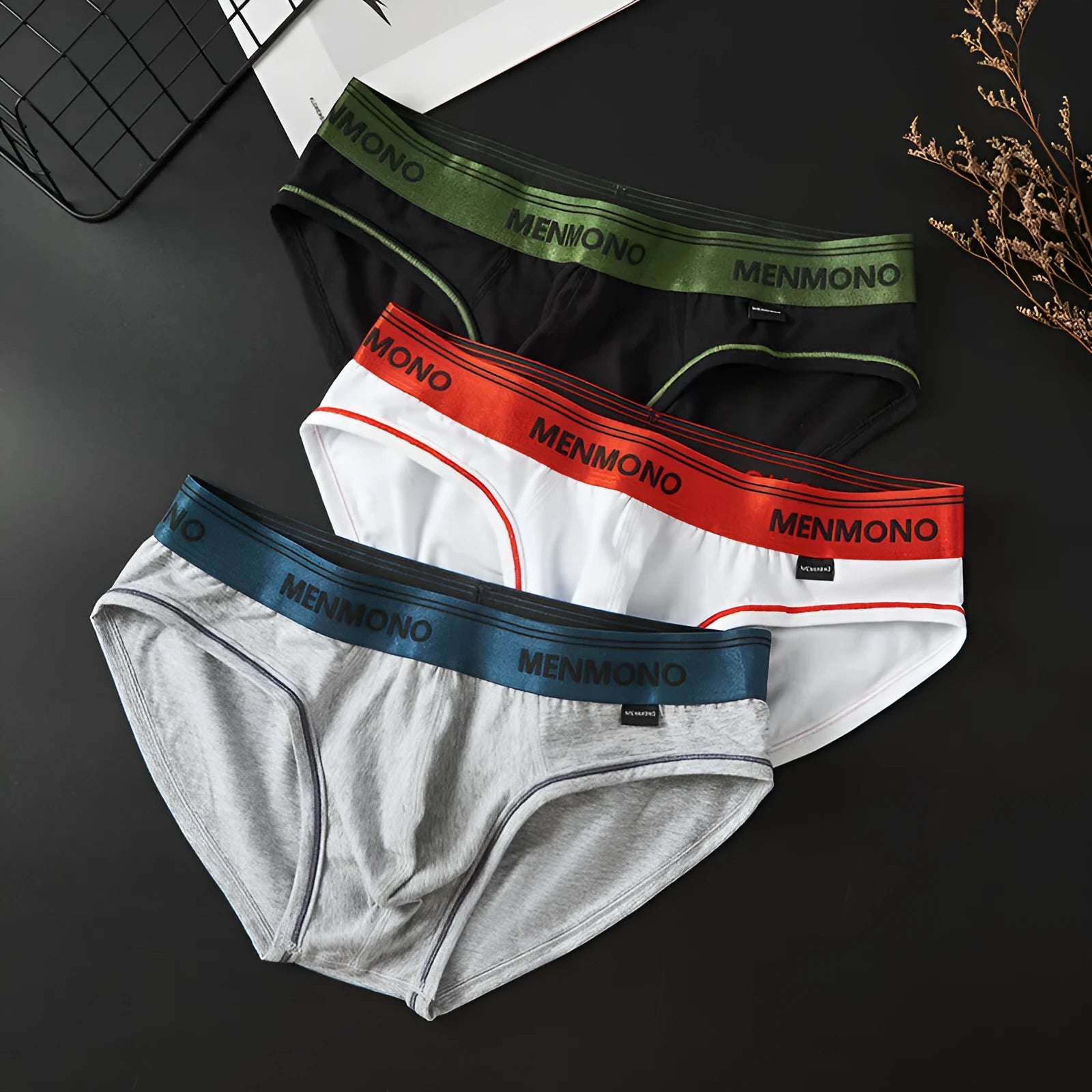 Men's low waist cotton briefs in solid colours with breathable knitted construction