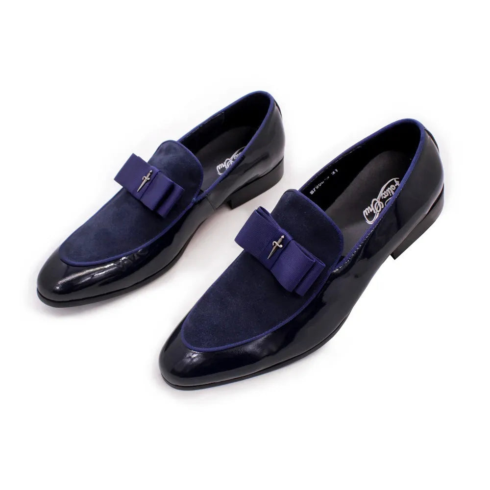 Men's low-top leather shoes with a tassel detail in black patent leather