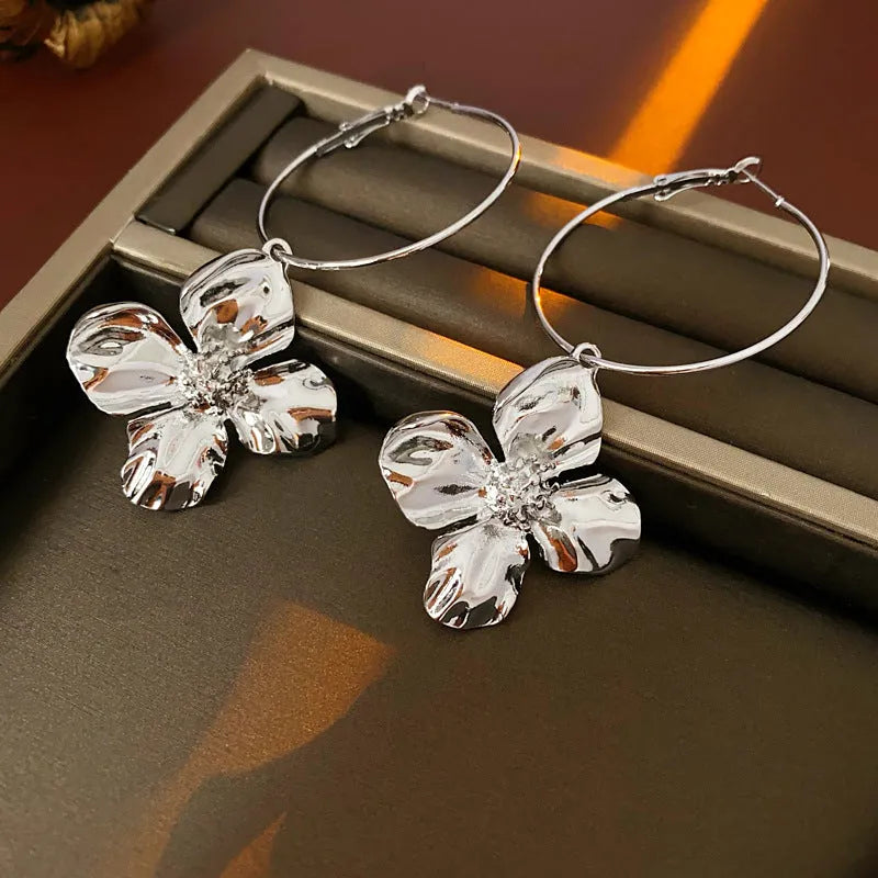 Geometric flower earrings in silver or gold finish with vintage styling