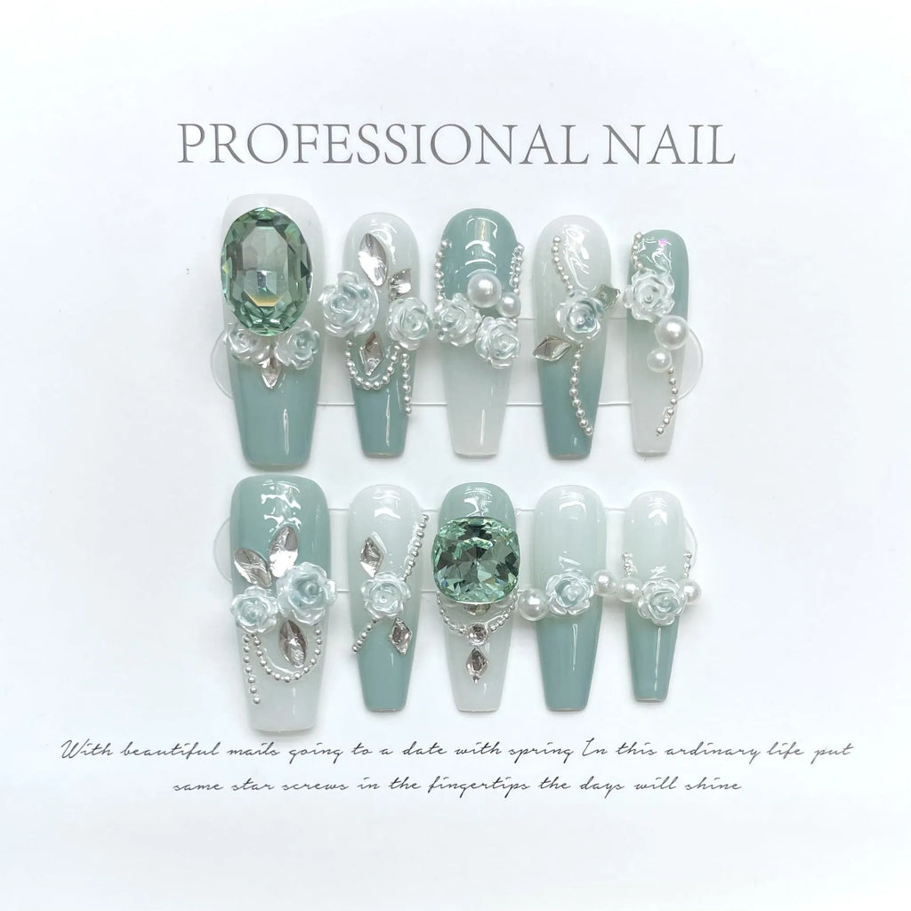 Plastic nail art decoration set with Camellia colour gradient chain, diamond pattern, bow and butterfly designs in sizes XS S M L