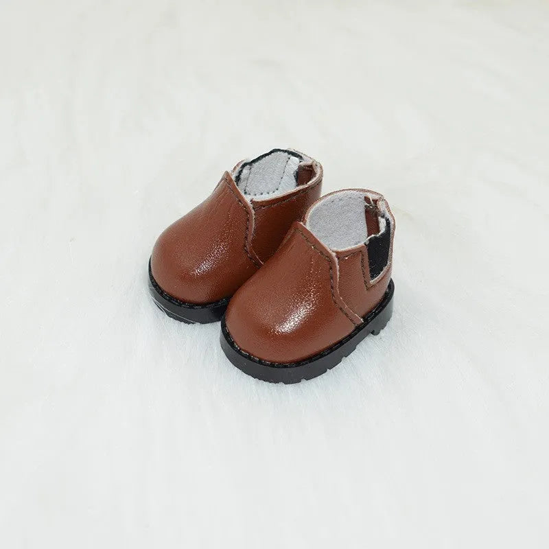 A pair of 17cm high PU replacement shoes for dolls in a selected style and colour.
