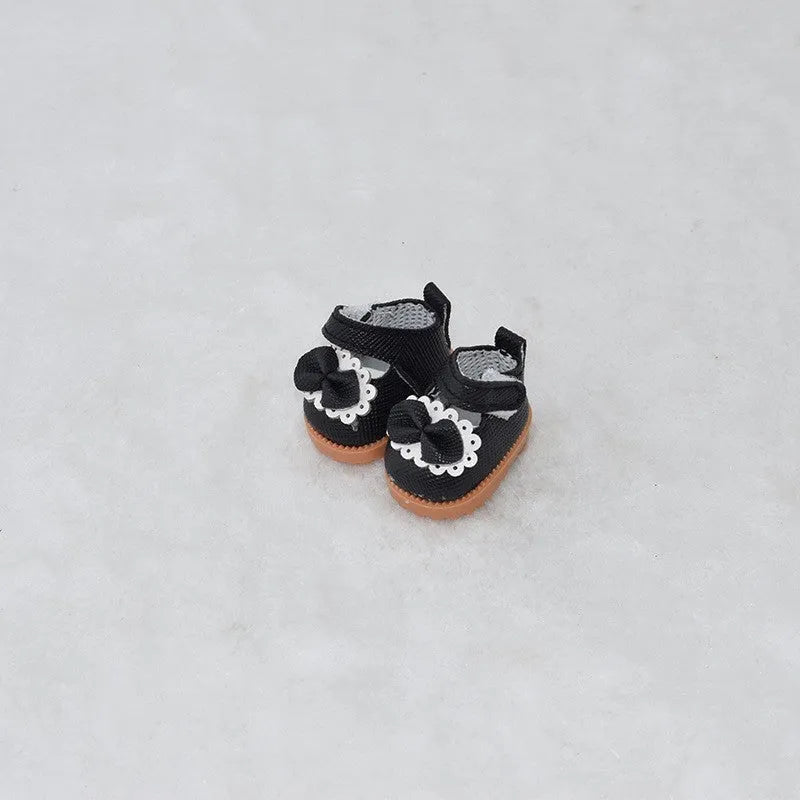 A pair of 17cm high PU replacement shoes for dolls in a selected style and colour.