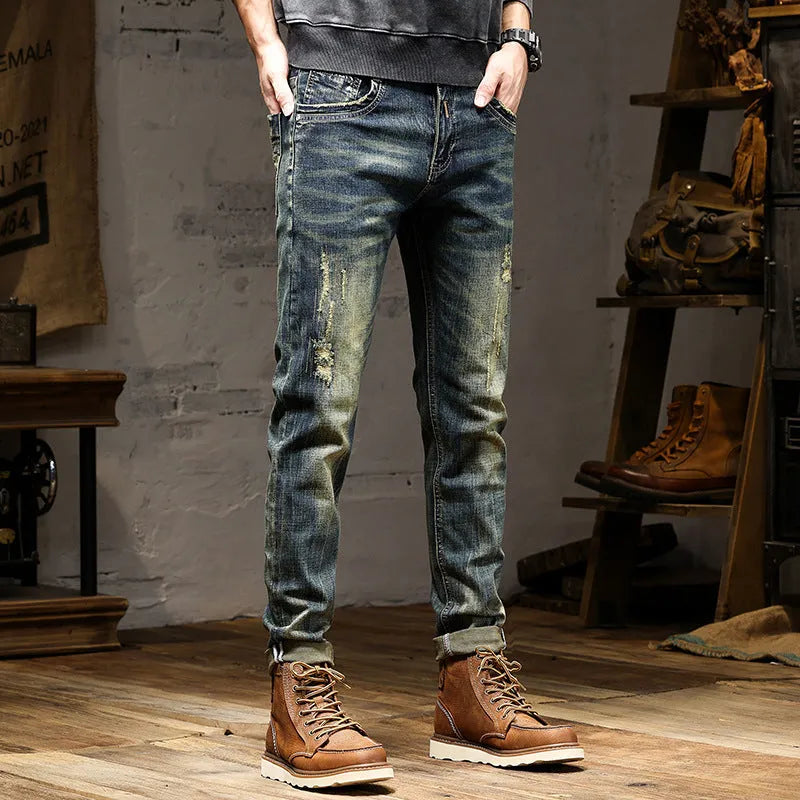 Men's skinny jeans in nostalgic retro colour with zip fly opening and stretch cotton denim fabric