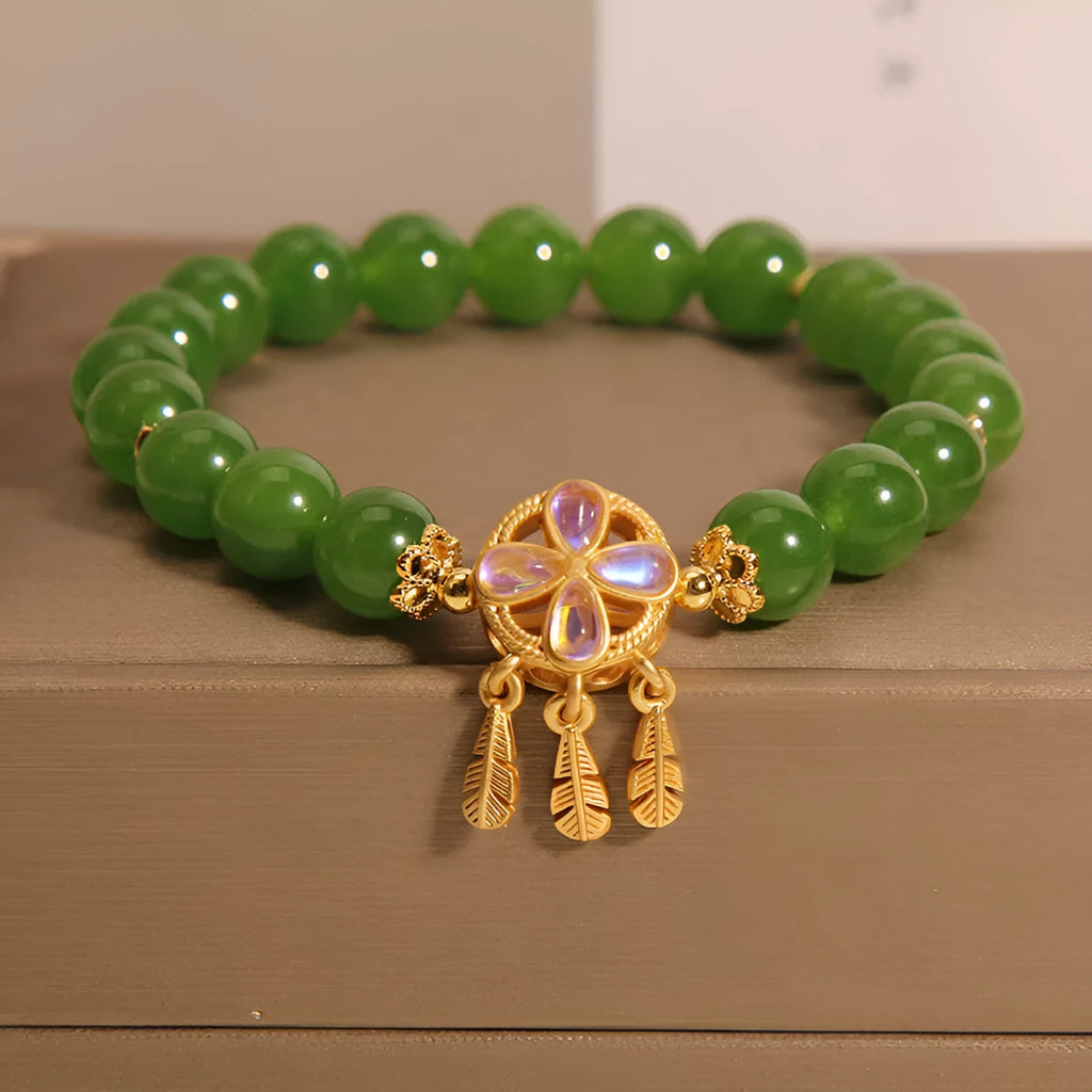 Green jasper crystal bracelet for women with a four-leaf clover dream catcher pendant.