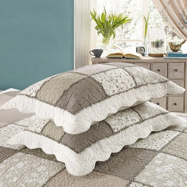 Pure cotton quilted bedspread-style three-piece bedding set in a Korean design with pillowcases.
