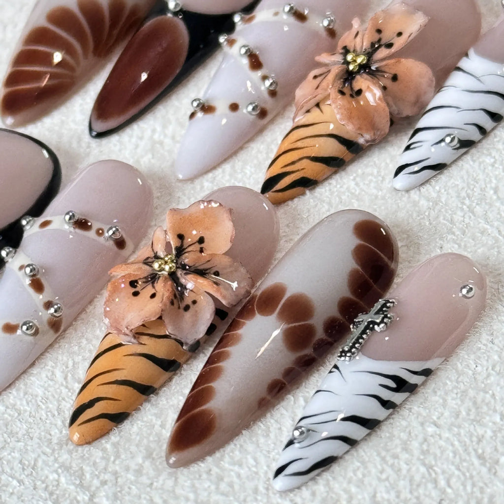 Set of 10 leopard print false nails with cross and flower patterns in XS, S, M, L sizes