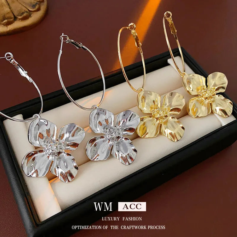 Geometric flower earrings in silver or gold finish with vintage styling
